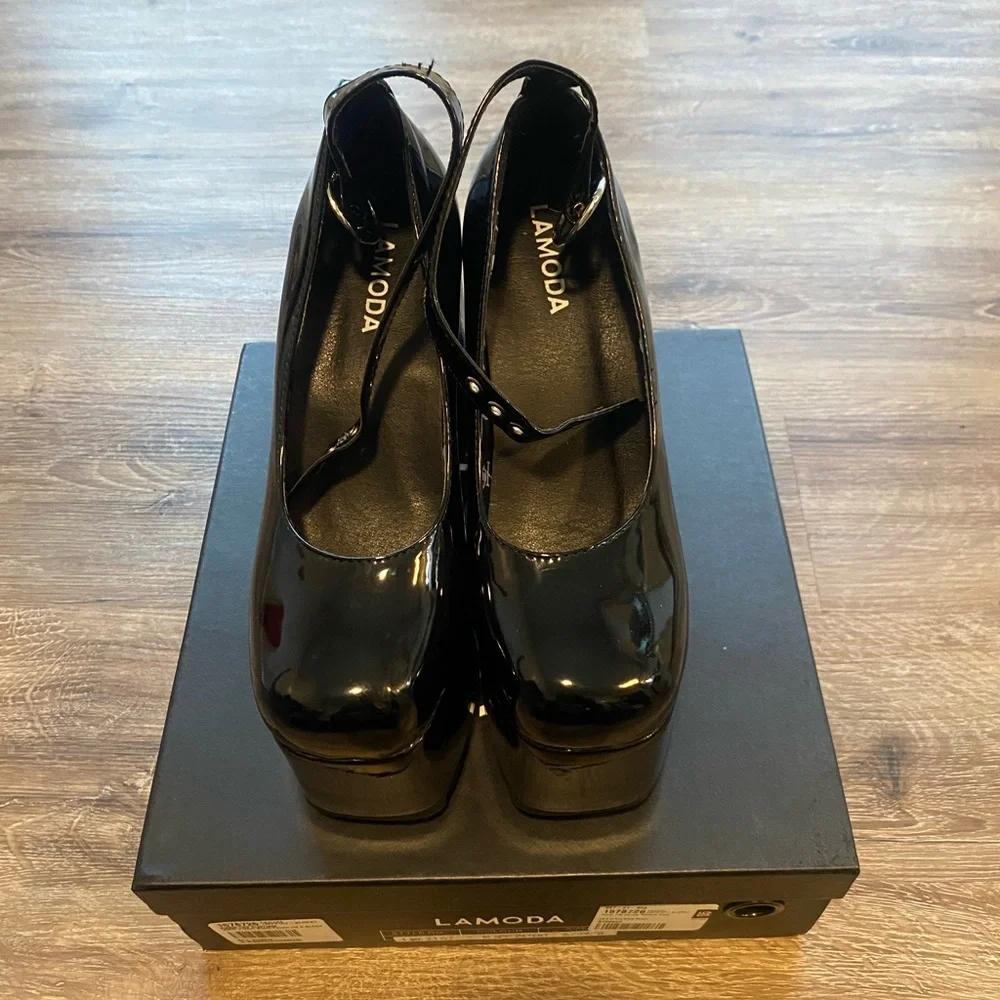 Platform Mary Jane Pumps in Black - Women's Platform Heels
